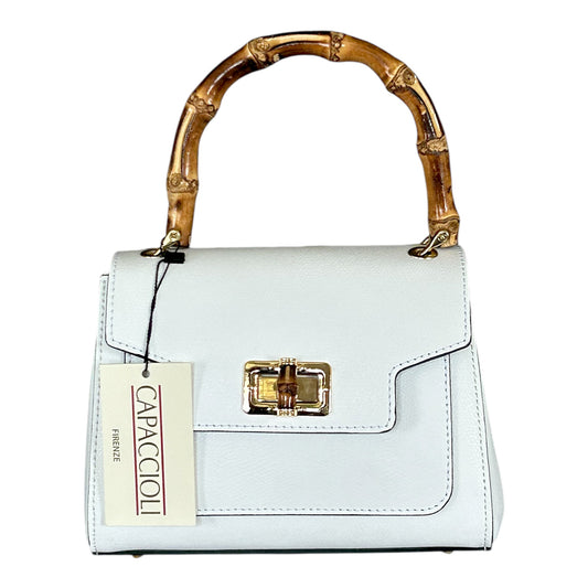 Borsa in pelle con manico in bambù.